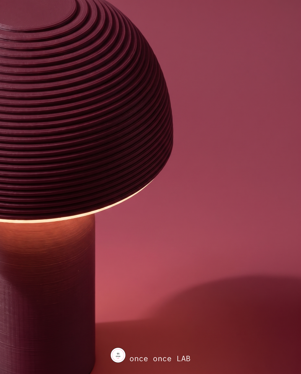 Lámpara de Mesa Domo — Minimalista Cálida para Buró (Vino)
