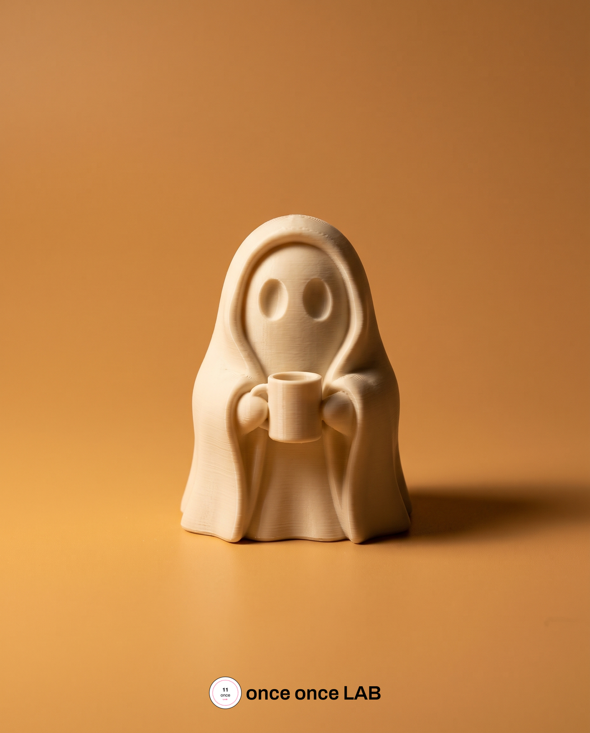 Fantasma con Cobija y Taza — Figura Decorativa Otoño