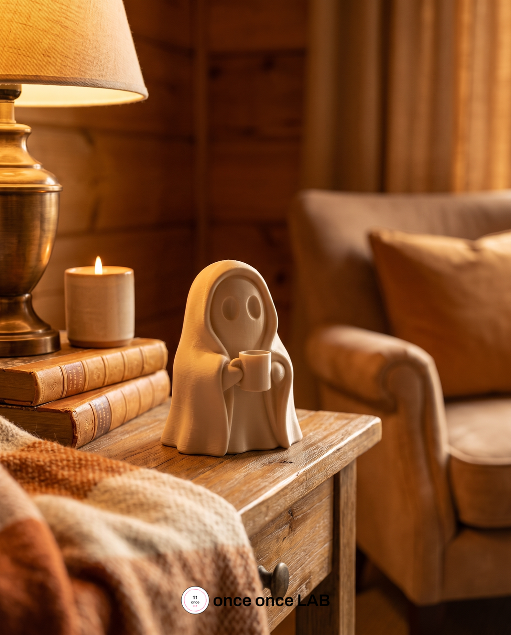 Fantasma con Cobija y Taza — Figura Decorativa Otoño