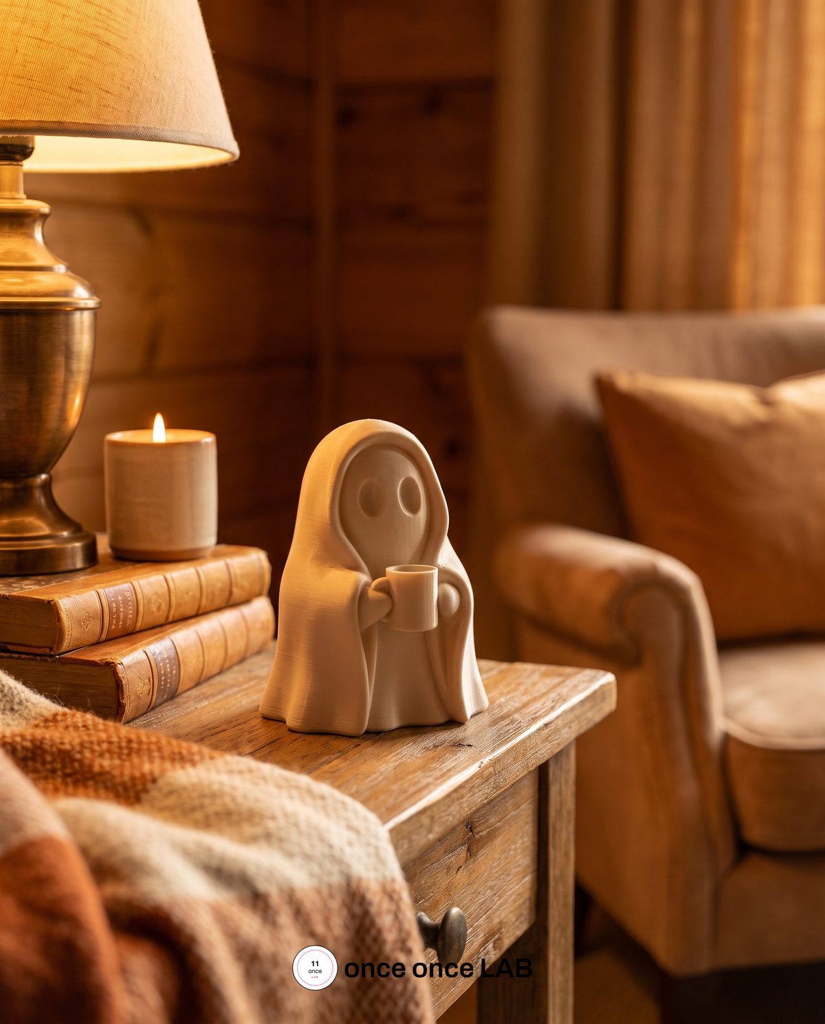 Fantasma con Cobija y Taza — Figura Decorativa Otoño