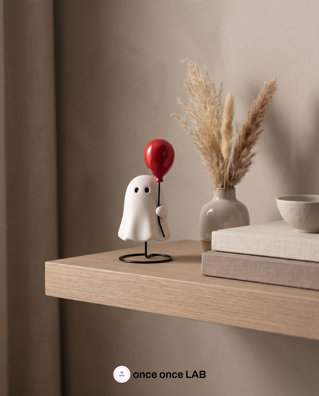 Fantasma con Globo — Figura Decorativa en Base
